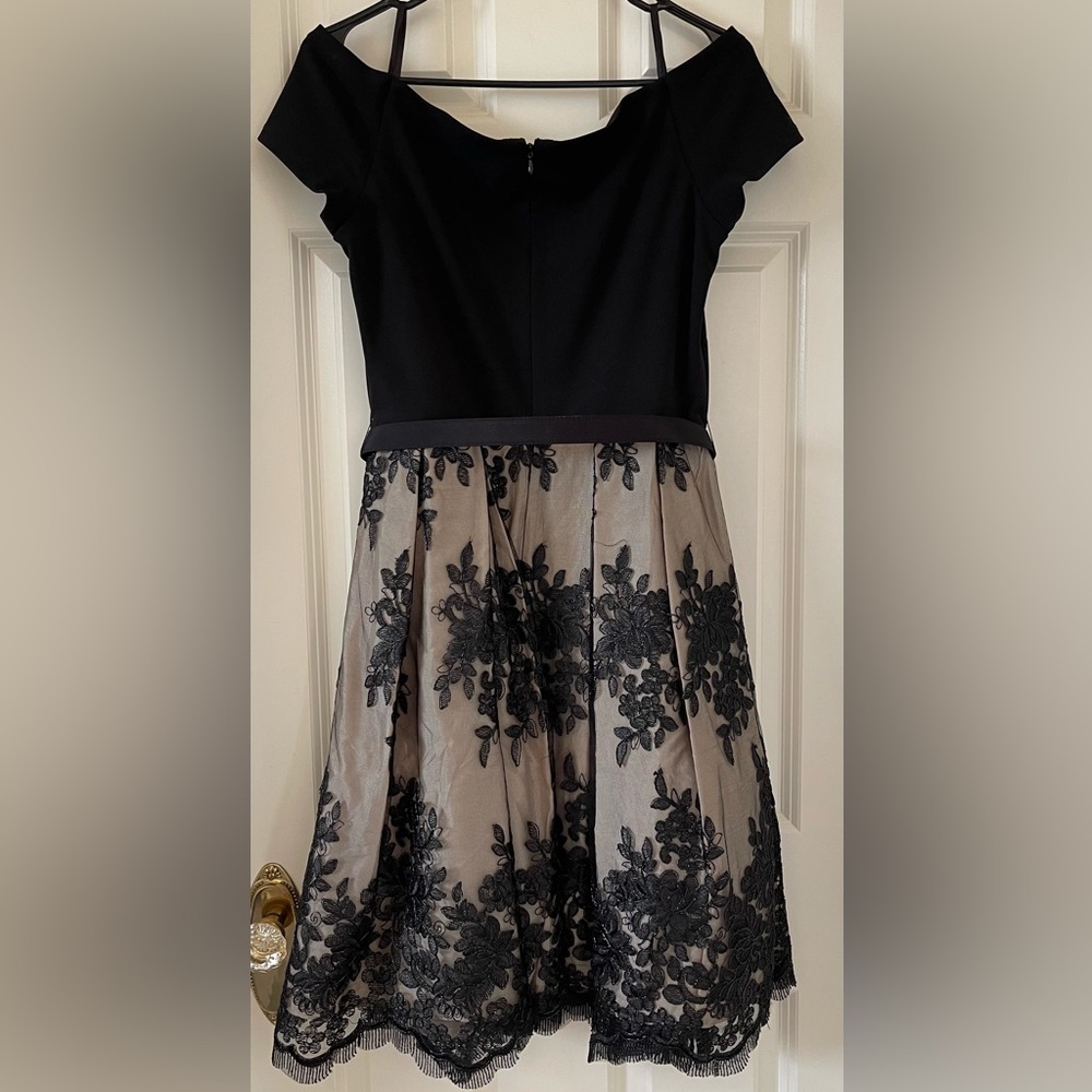 Eliza J - Off the Shoulder Lace Dress with Beaded Appliqué Size 10 - EUC! - Picture 3 of 3